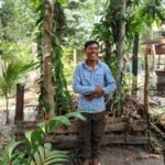 លោកសំបូរវណ្ណាប្រកបអាជីពដាំដើមវ័ល្លវ៉ាន់នីឡា