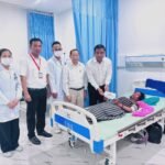 លោកយាយ អ៊ុក អូន អាយុ៦៧ឆ្នាំមានជំងឺភ្នែកនិងលើសឈាមទទួលបានការព្យាបាលដោយឥតគិតថ្លៃនៅមន្ទីរពេទ្យជាតិ តេជោសន្តិភាព