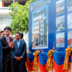 សម្តេចធិបតីចូលរួមប្រគល់សញ្ញាបត្រជូននិស្សិតជ័យលាភីថ្នាក់បរិញ្ញាបត្រ និងបរិញ្ញាបត្រជាន់ខ្ពស់ ចំនួន៤.០០១ អង្គ/នាក់ និងសម្ពោធអគារសិក្សា ចំណត និងការិយាល័យកម្ពស់៦ជាន់ នៃសាកលវិទ្យាល័យភូមិន្ទនីតិសាស្ត្រ និងវិទ្យាសាស្ត្រសេដ្ឋកិច្ច។