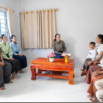 លោកជំទាវបណ្ឌិត ពេជ ចន្ទមុន្នី ហ៊ុនម៉ាណែត អញ្ជើញមកប្រគល់ផ្ទះថ្មី ចំនួន ៦ខ្នងជូនដល់ក្រុមគ្រួសាររបស់វីរកងទ័ពពលី រស់នៅក្នុងខេត្តកំពង់ស្