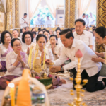លោកជំទាវបណ្ឌិត ពេជ ចន្ទមុន្នី ហ៊ុនម៉ាណែត អញ្ជើញចូលរួមពិធីសូត្រមន្តចូលវេនបិណ្ឌទី៤ នៃពិធីបុណ្យកាន់បិណ្ឌ នៅវត្តឧណ្ណាលោម